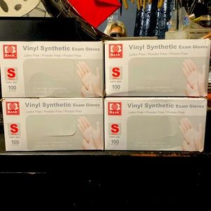 Vinyl synthetic exam gloves